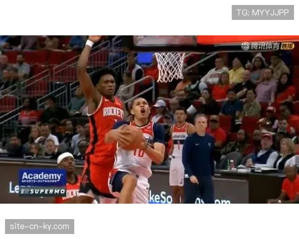 阿门汤普森冲击力提升显著，火箭防守体系因他更具韧性